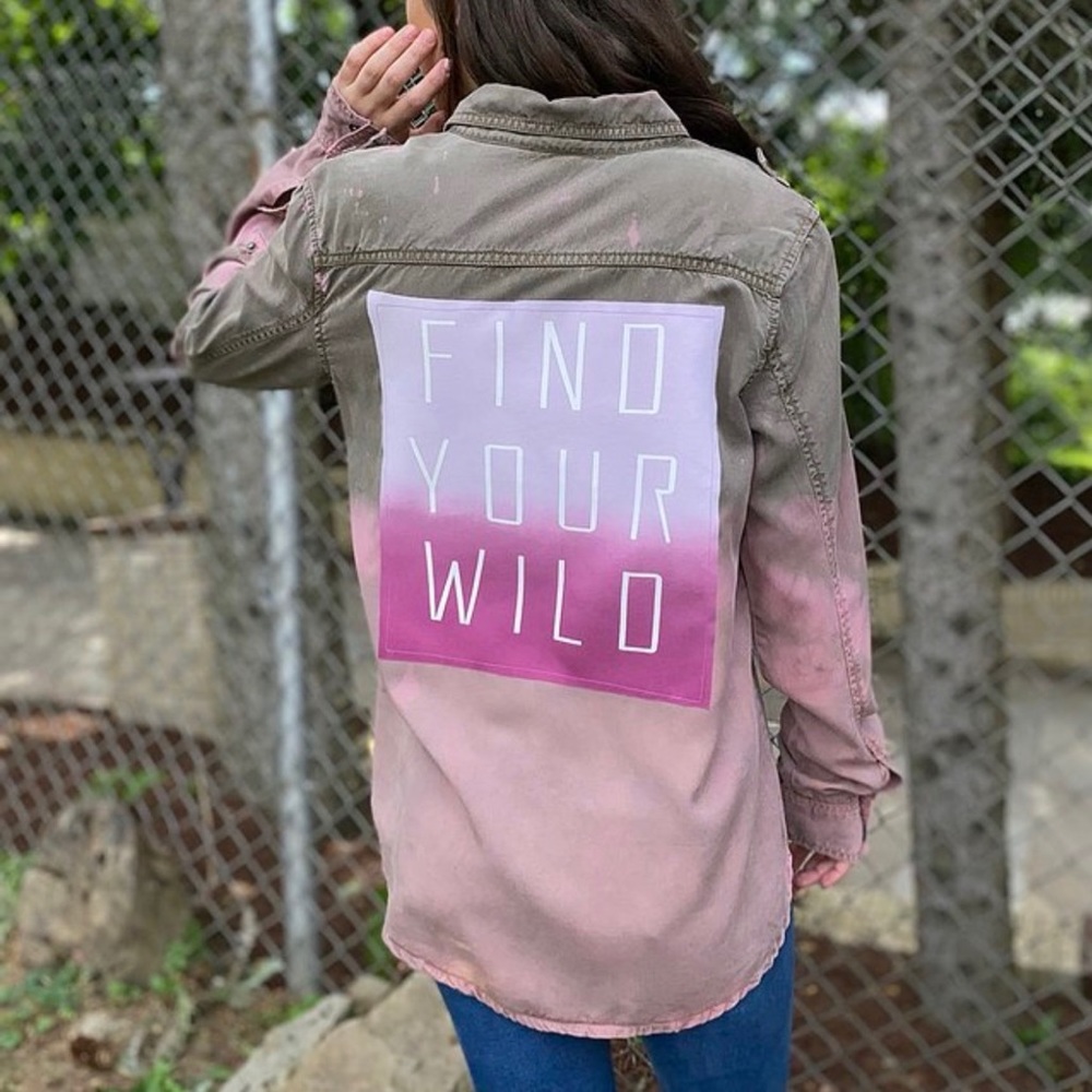 FIND YOUR WILD GRAPHIC BACK DIP DYED SHIRT